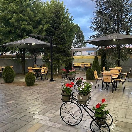 Hotel Edea Корча Экстерьер фото