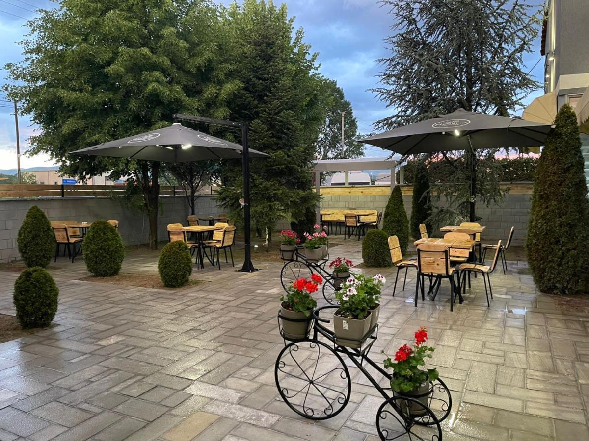 Hotel Edea Корча Экстерьер фото