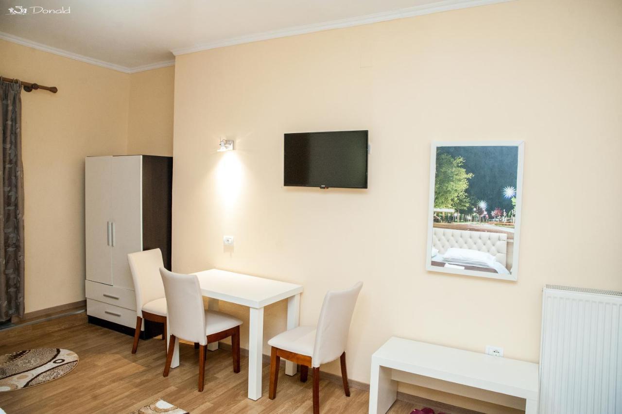 Hotel Edea Корча Экстерьер фото