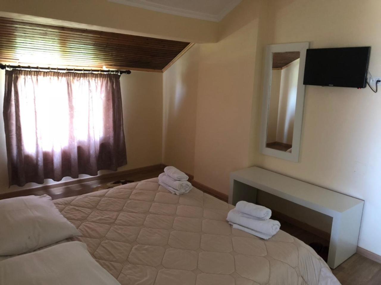 Hotel Edea Корча Экстерьер фото
